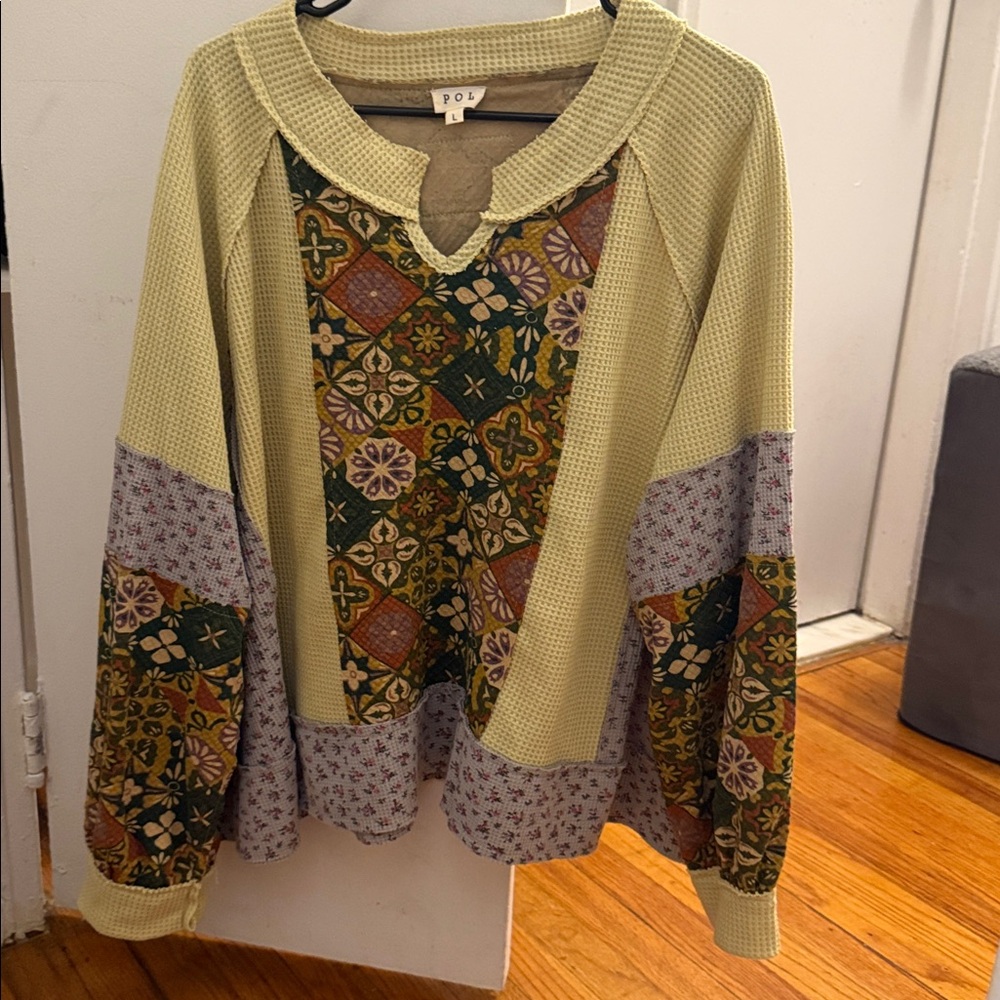 POL Exposed Seam Printed Notched Raglan Sleeve Knit Top NWOT - Picture 5 of 8